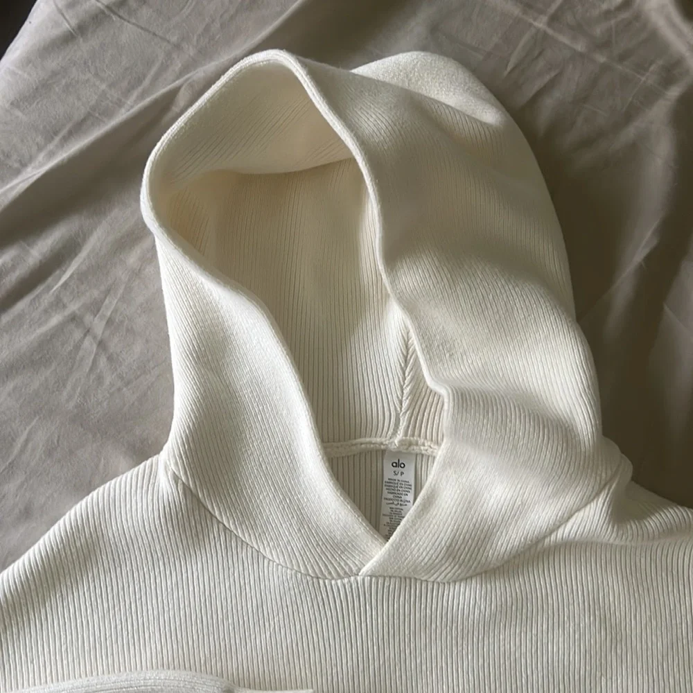 ALO Yoga Cream Oversized Hooded Sweater - Picture 5 of 9